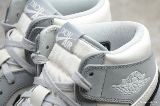 X ) BOX JORDAN HIGH DIOR 1 CN8607-002 CN8607-002 AIR SHOE OG (DIOR 0330